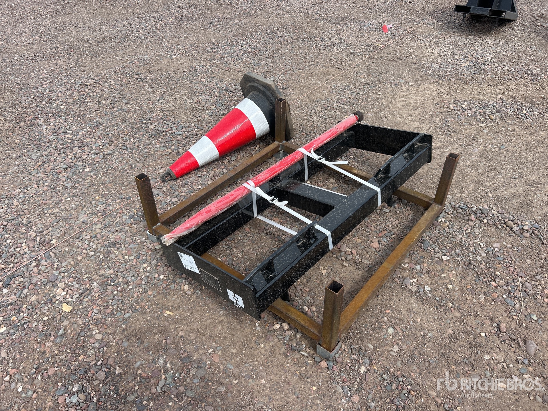 2026 GIYI GY-HF47 Skid Steer Bale Spear (Unused)