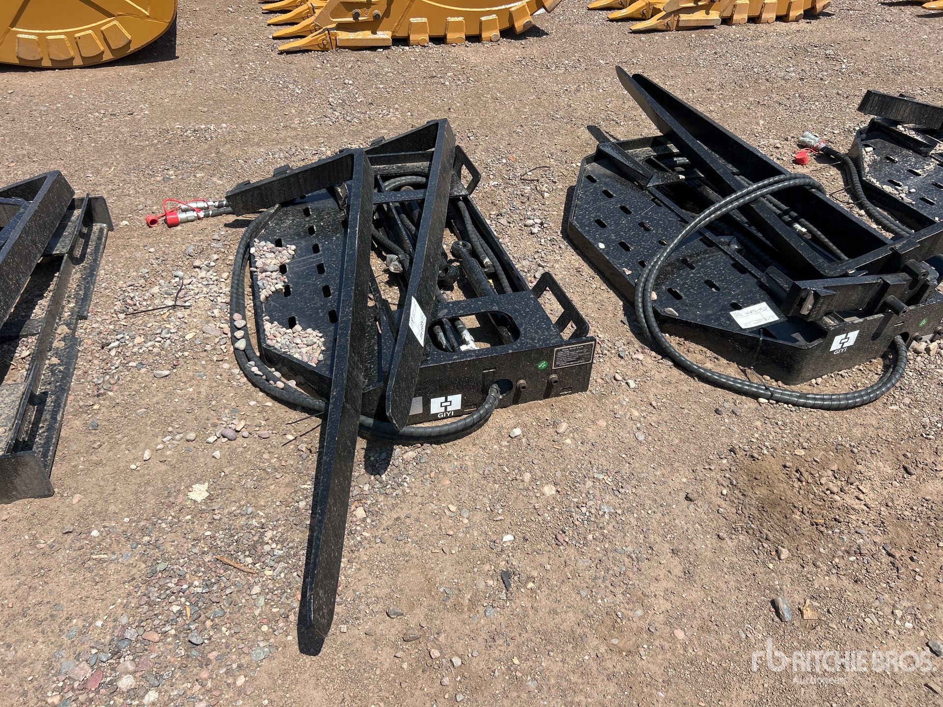 2026 GIYI GY-SF60 60 in Skid Steer Forks (Unused)
