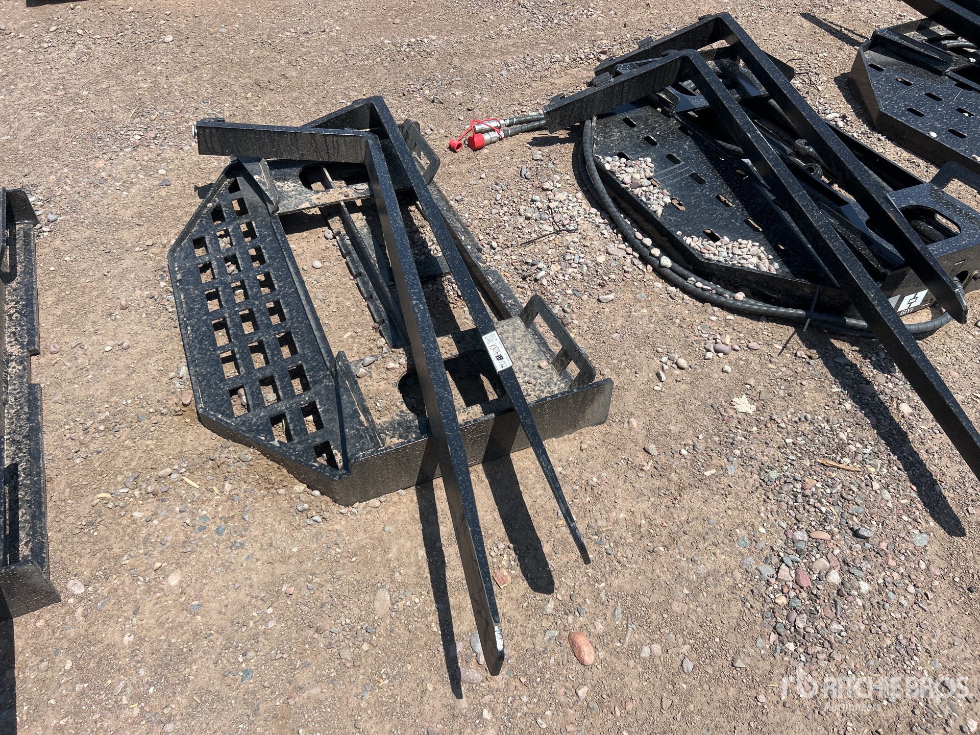 2026 GIYI GY-DHC Skid Steer Forks (Unused)