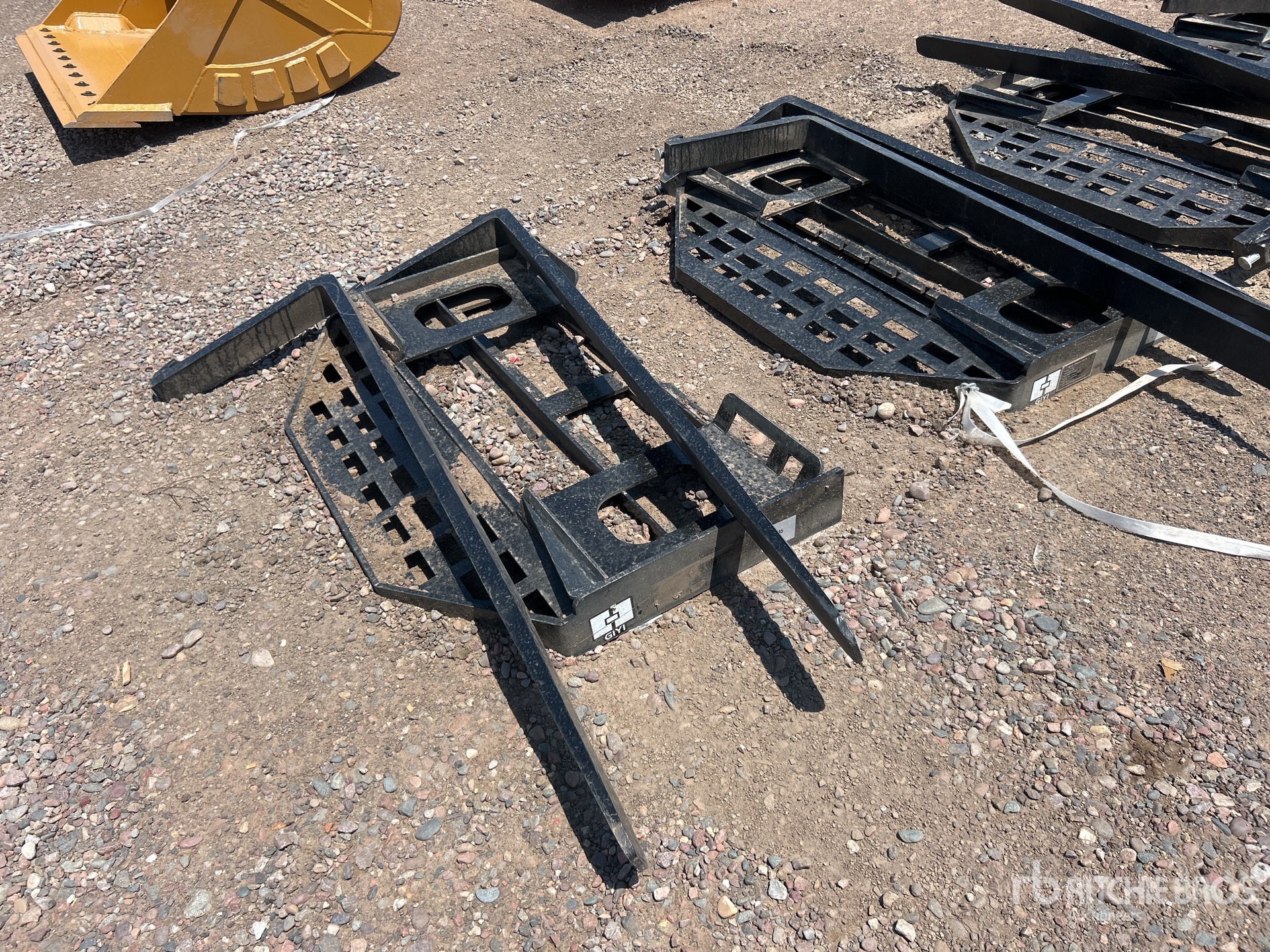 2026 GIYI GY-DHC Skid Steer Forks (Unused)