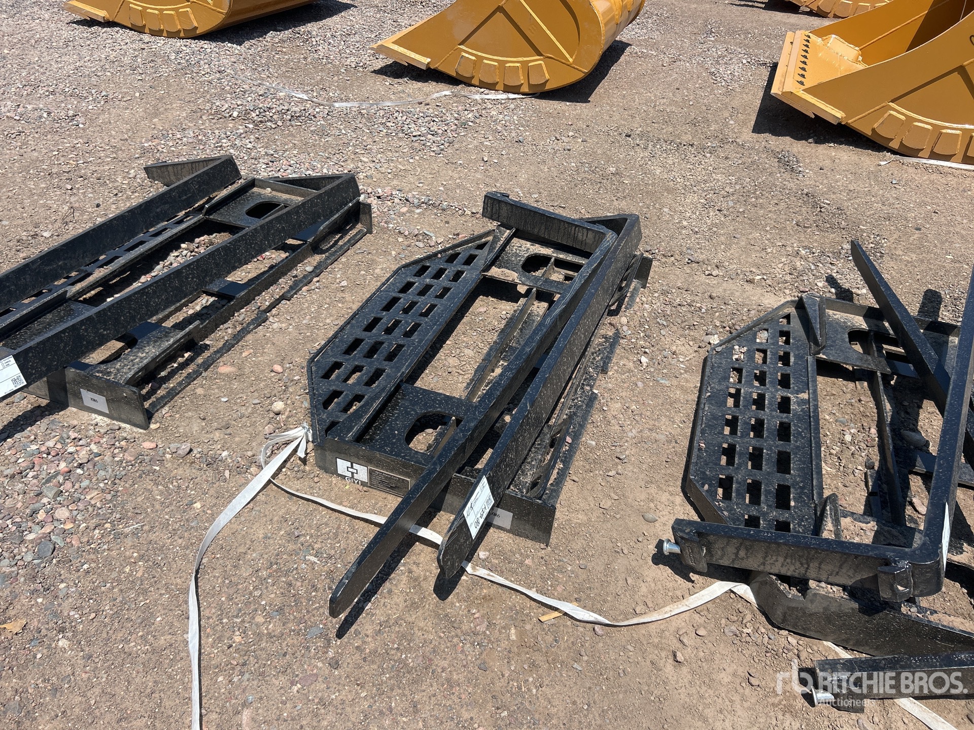 2026 GIYI GY-DHC Skid Steer Forks (Unused)