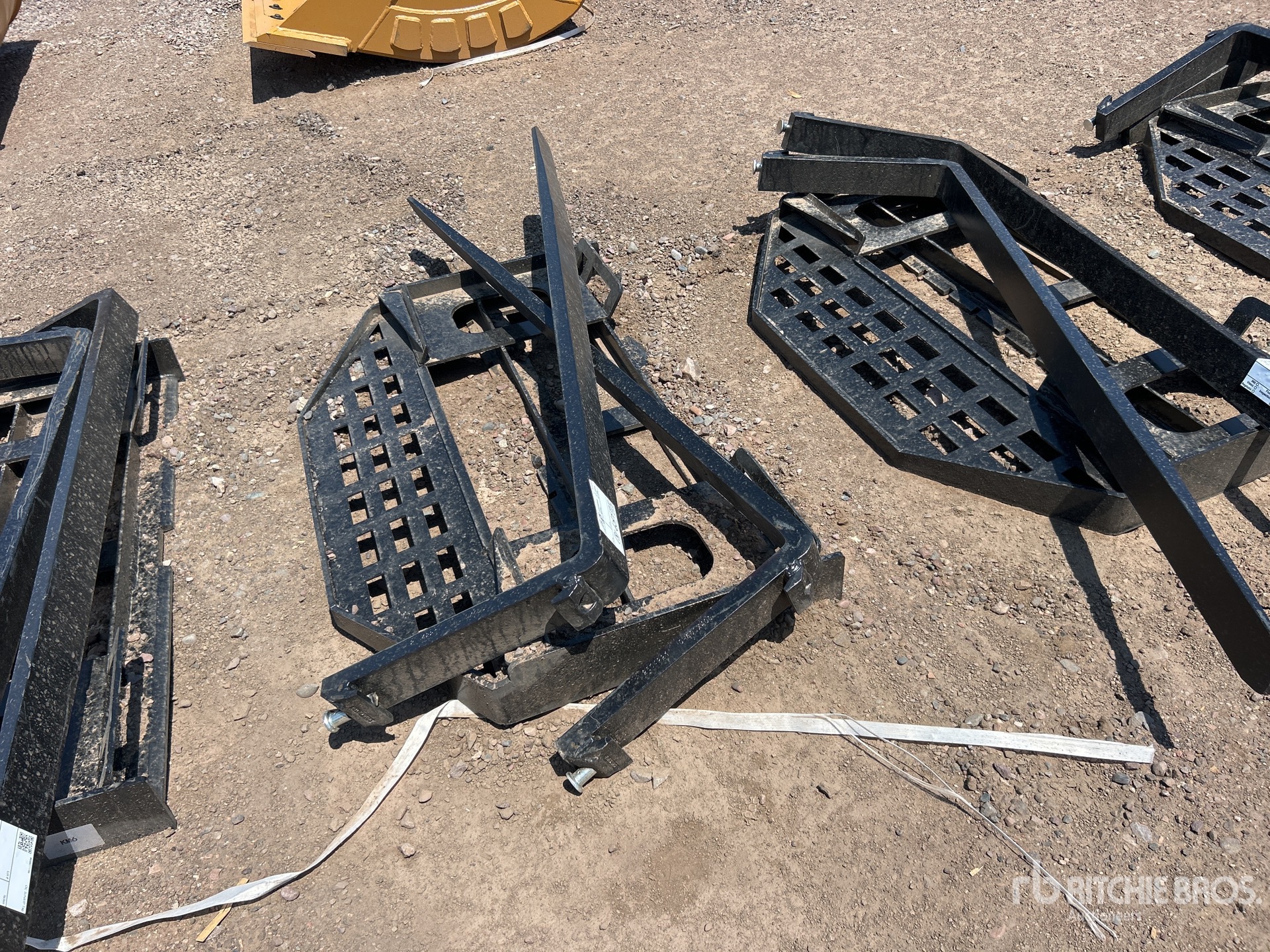 2026 GIYI GY-DHC Skid Steer Forks (Unused)