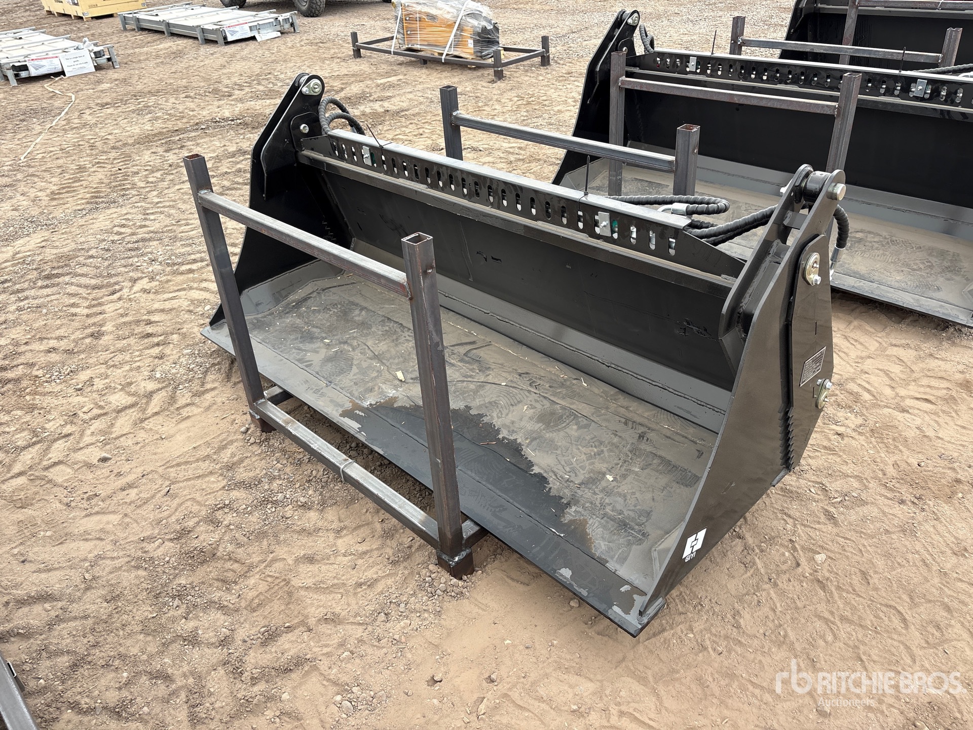 2026 GIYI GY-KH72 72 in 4 in 1 Bucket Skid Steer Bucket (Unused)