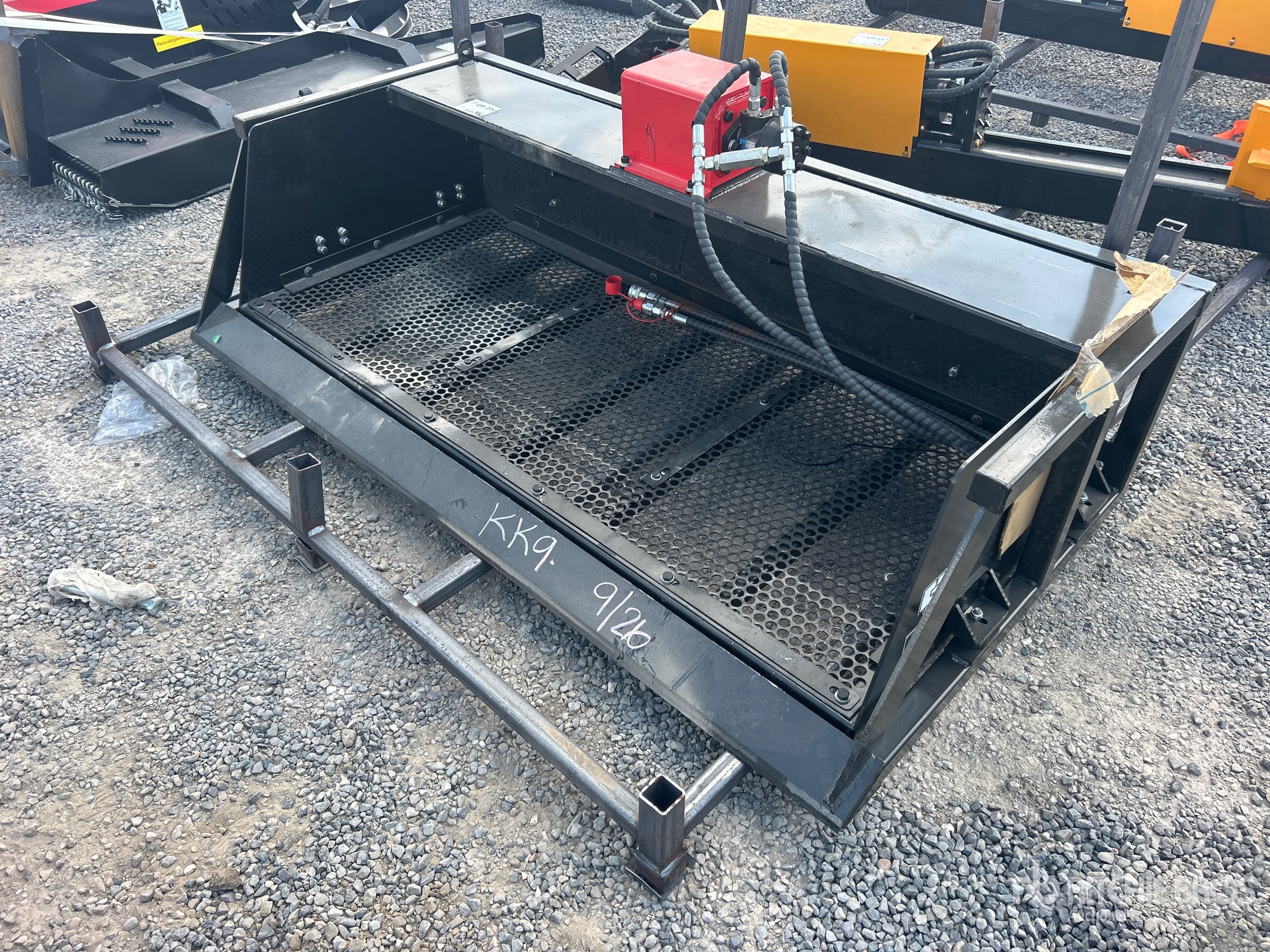 2026 GIYI GY-VB79 72 in Skid Steer Screening Bucket (Unused)
