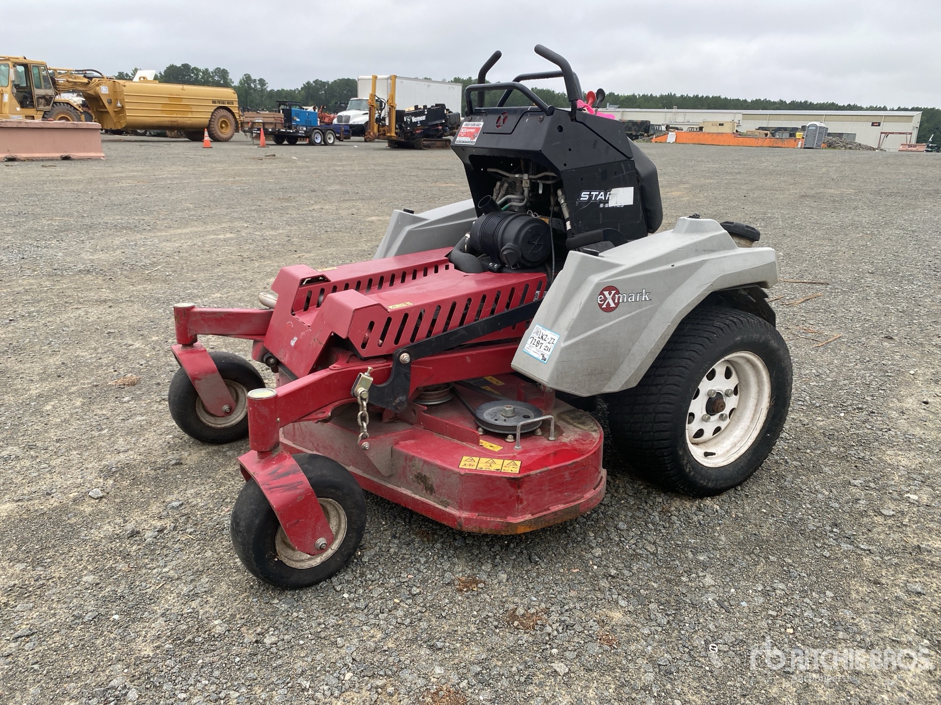 2019 Exmark Mower 52 in Staris SO 4x2 Stand-On Lawn Mower