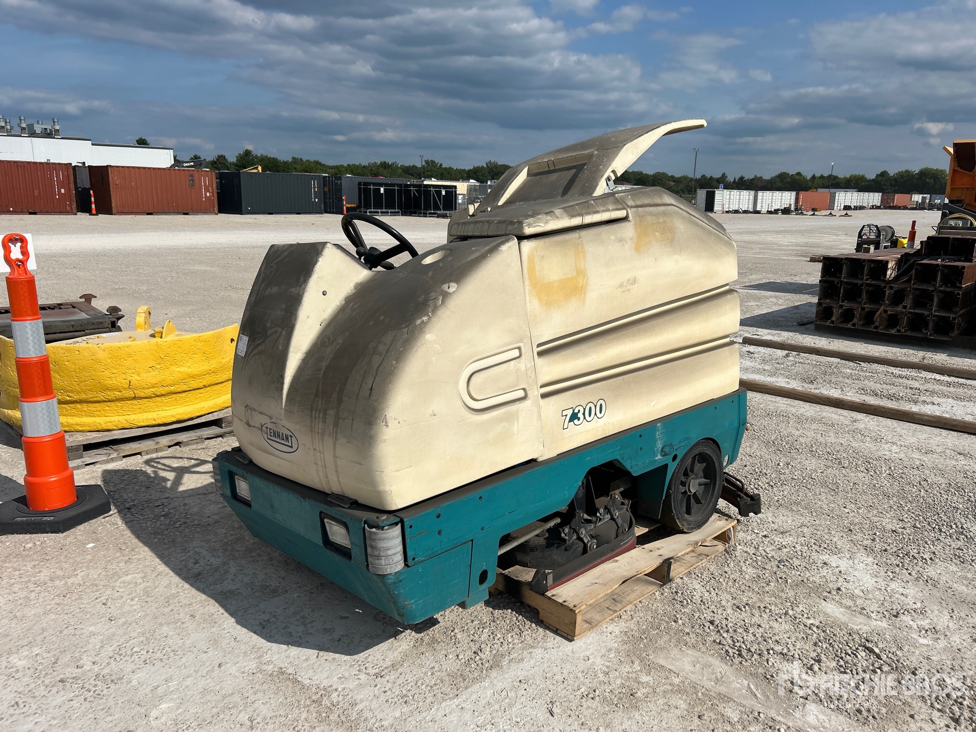 2009 Tennant 7300 Ride-On Electric Floor Scrubber (Inoperable)