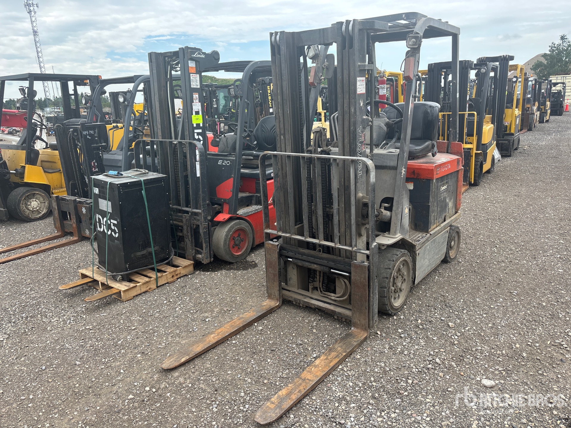 2007 Toyota 7FBCU25 4400 lb Electric Forklift