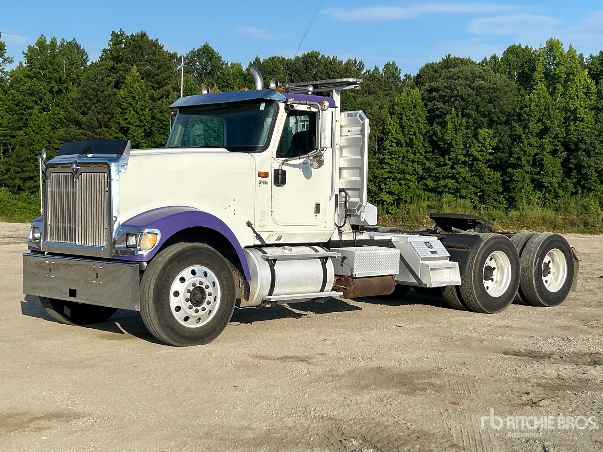 2009 International 9900i 6x4 T/A Day Cab Truck Tractor