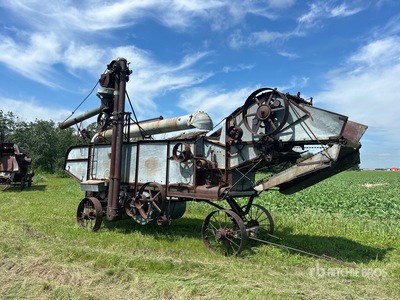 Antique Threshing Machine Antiquités