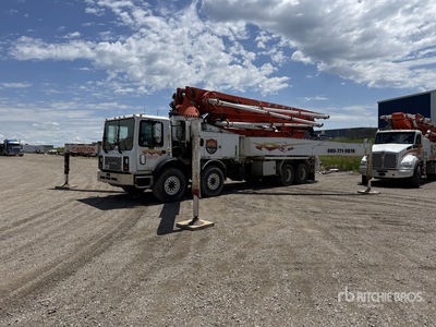 Putzmeister M477 47 m on 2007 Mack MR688S 8x4 Twin-Steer Concrete Pump Truck