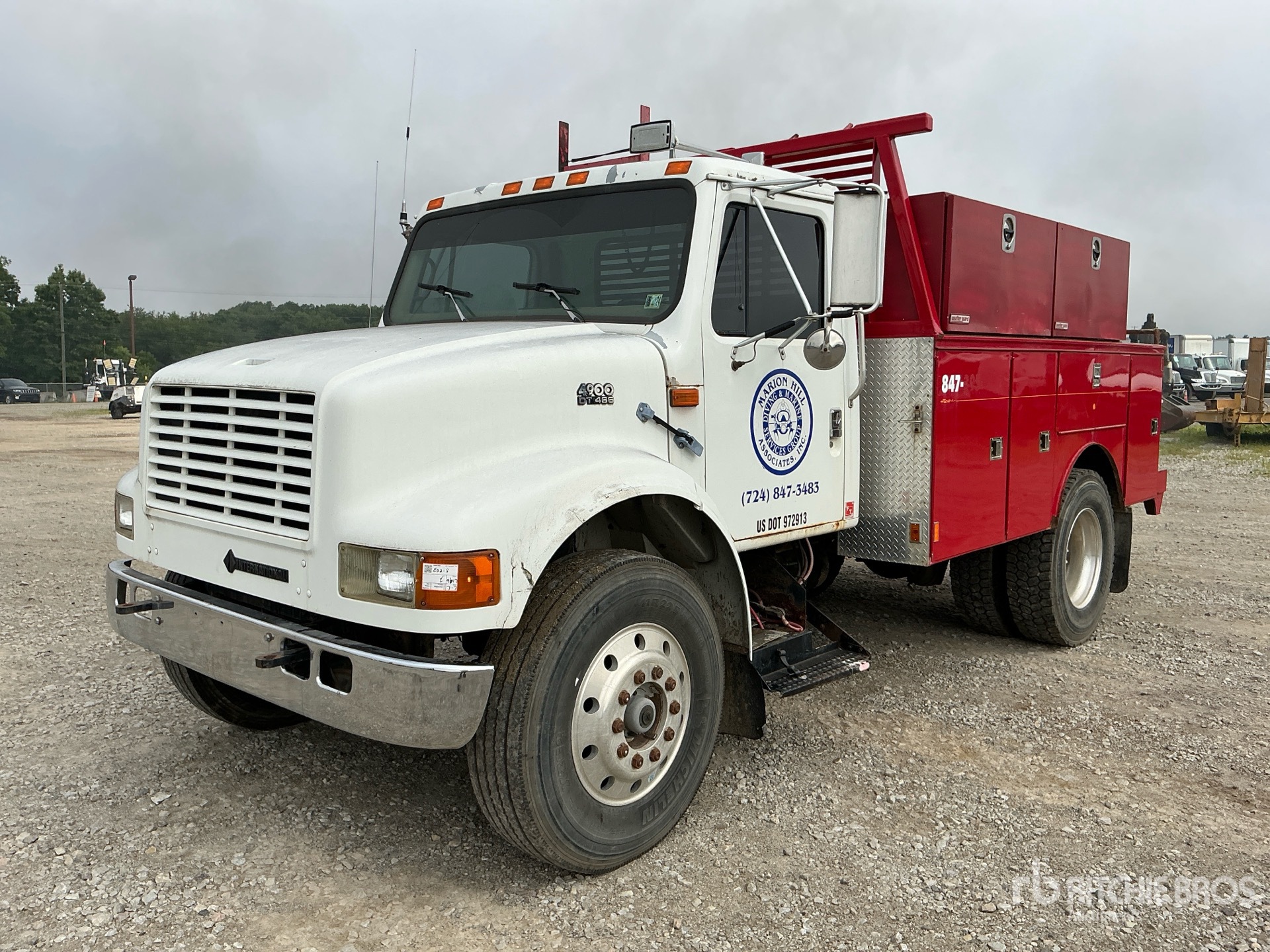 1997 International 4900 4x2 Utility Truck