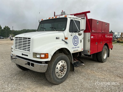 1997 International 4900 4x2 Utility Truck