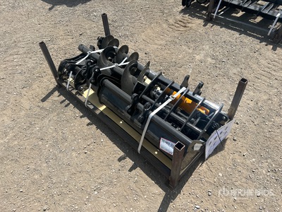 Quantity of (8) Mini Excavator Attachments Attacco per escavatore