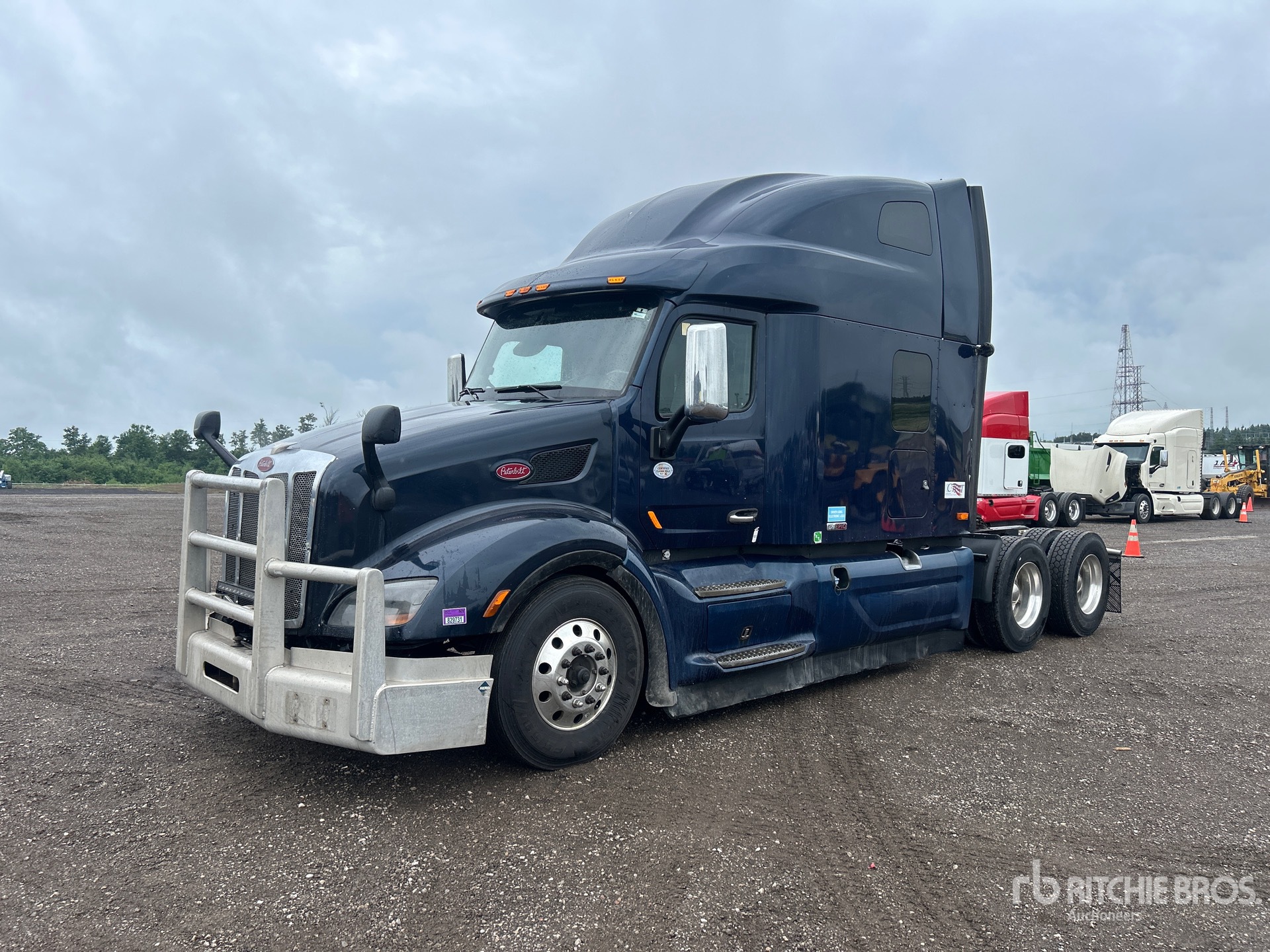 2022 Peterbilt 579 6x4 T/A Sleeper Truck Tractor