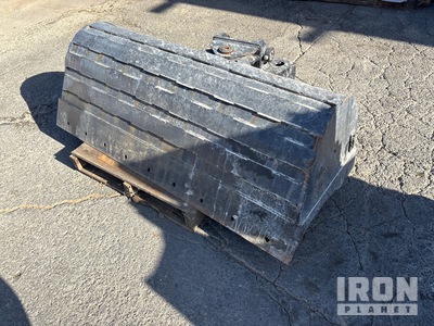 Attach2 TBTR040 56 in Q/C Cleanup Excavator Bucket