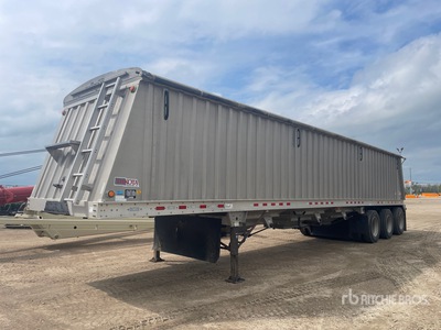 2014 Dakota 45 ft Tri/A Remorque à grains
