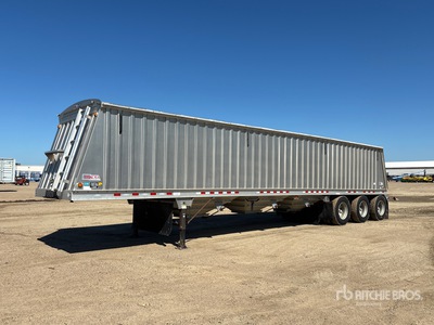 2014 Dakota 45 ft Tri/A Grain Trailer