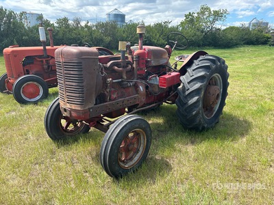 International Harvester SW6 Antique Tractor (Inoperable)