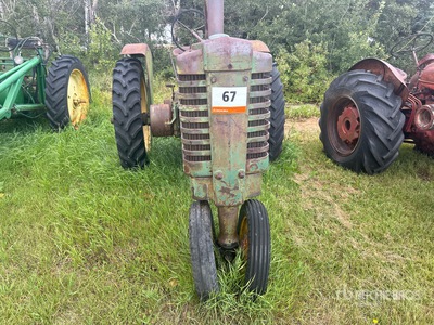 1944 John Deere A 2WD Narrow Front جرار تاريخي