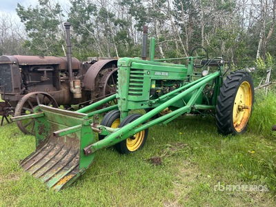 1949 John Deere B 2WD Narrow Front Antique Tractor