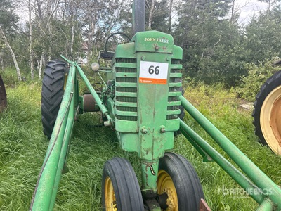 1949 John Deere B 2WD Narrow Front جرار تاريخي