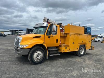 2002 International 4300 4x2 Service Truck