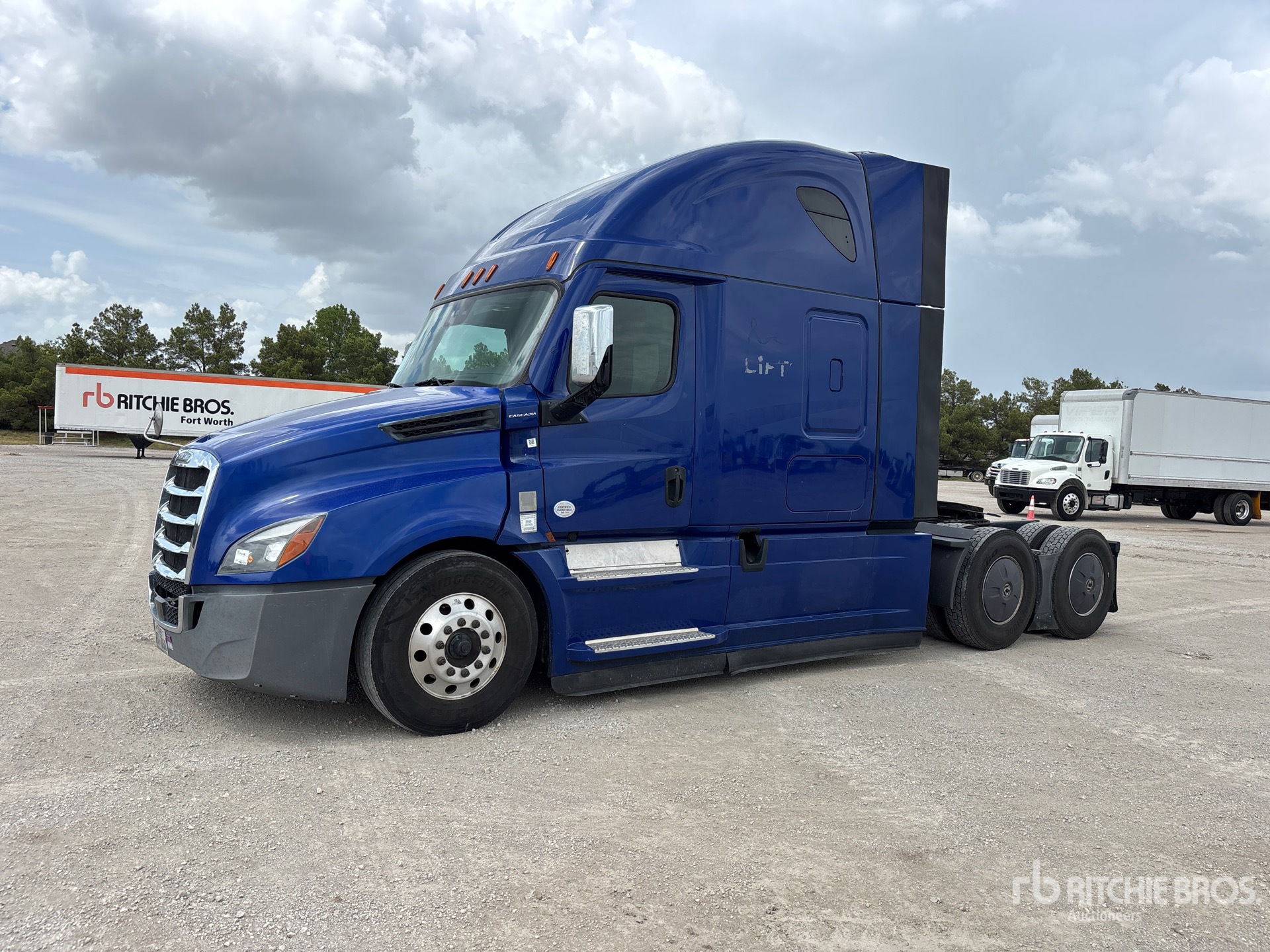 2022 Freightliner Cascadia 126 6x4 T/A Sleeper Truck Tractor