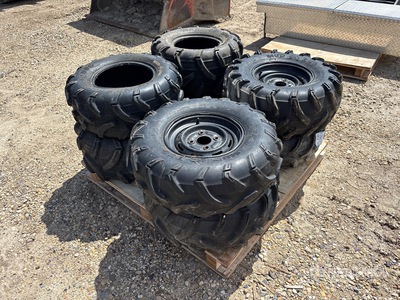 Quantity of (8) Maxxis Mud Bug ATV Neumáticos