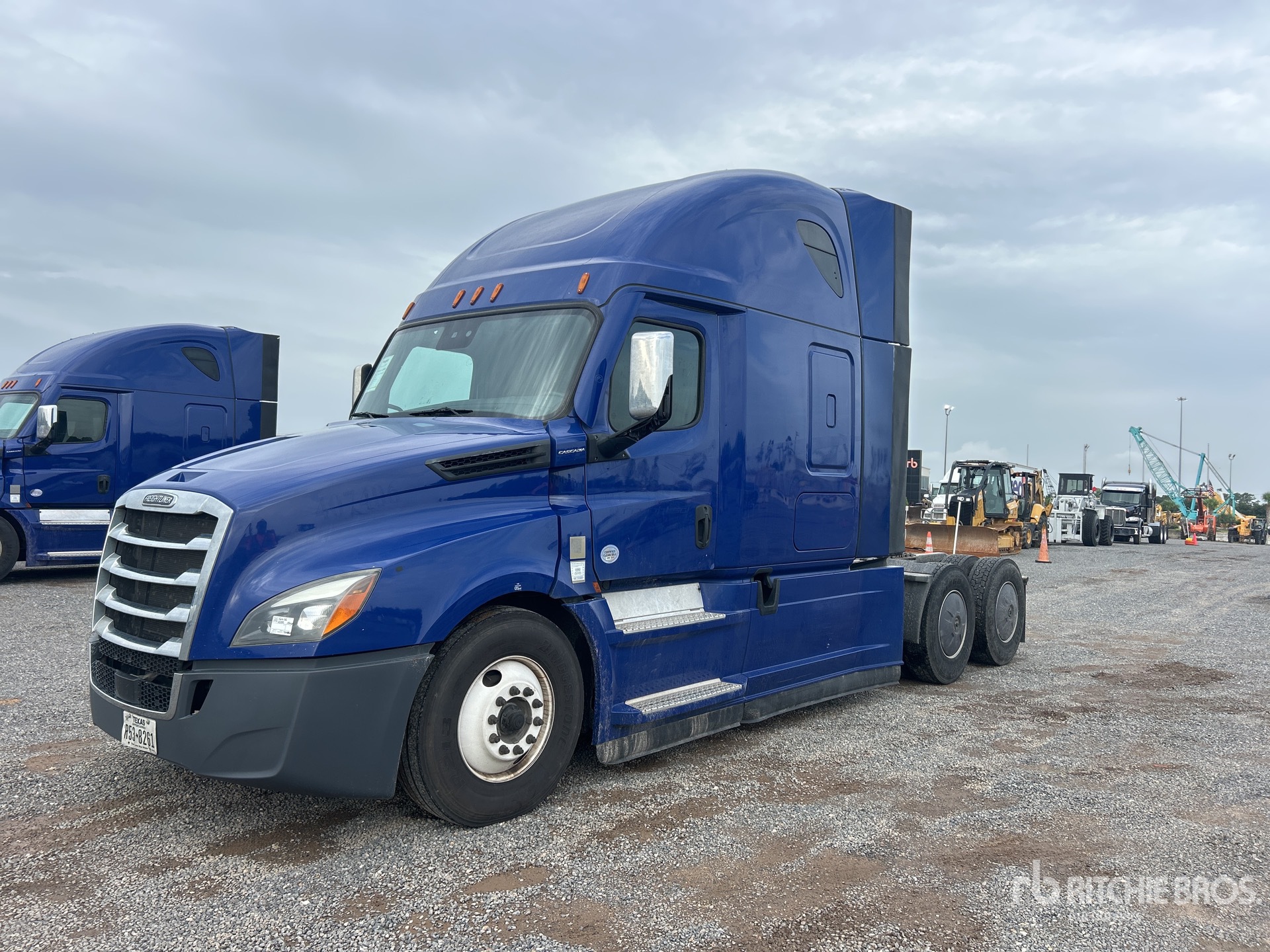 2022 Freightliner Cascadia 126 6x4 T/A Sleeper Truck Tractor