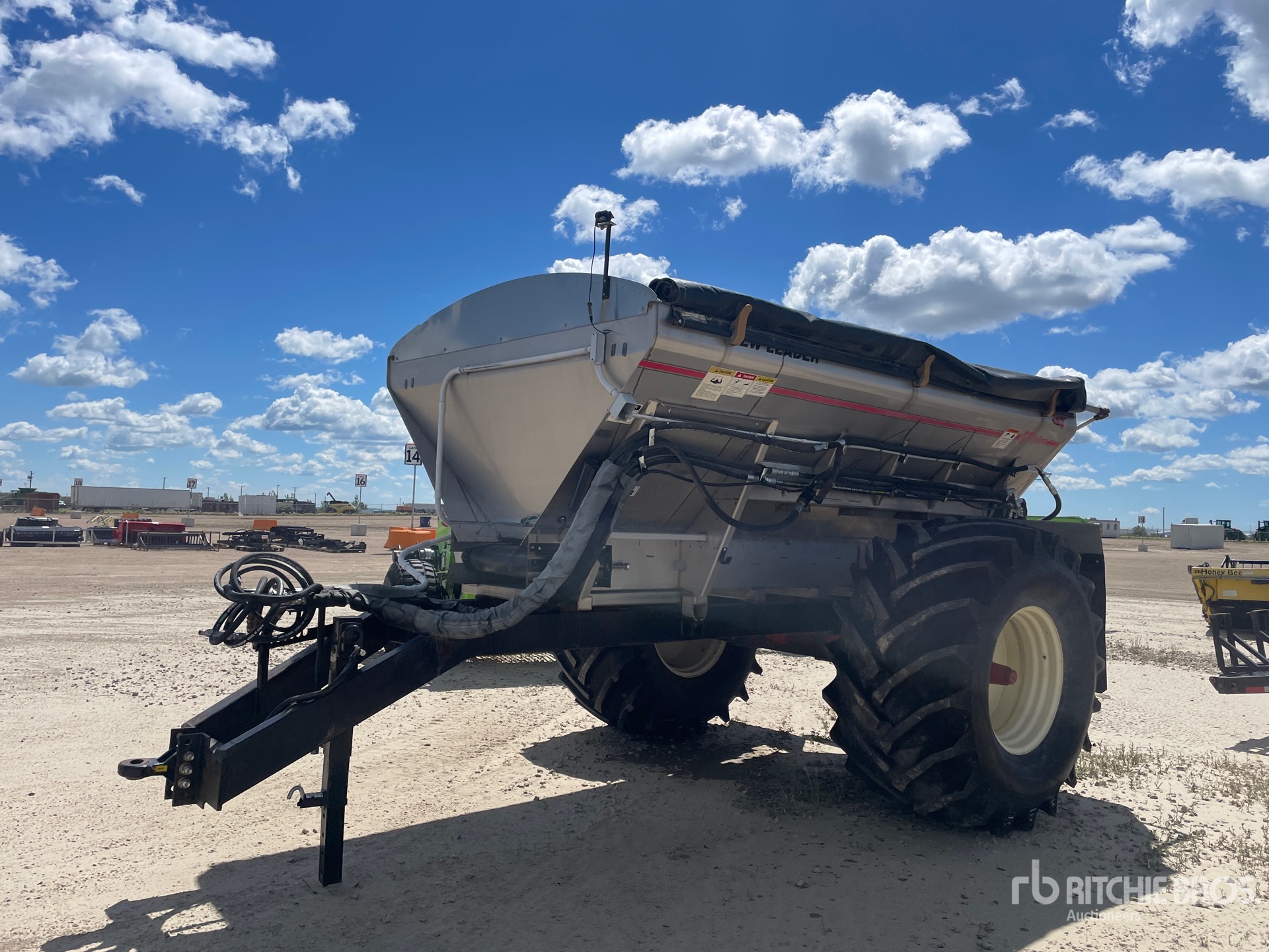 New leader DyTerra S/A Fertilizer Spreader