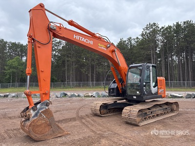 2013 Hitachi ZX225USLC-3 Kettenbagger