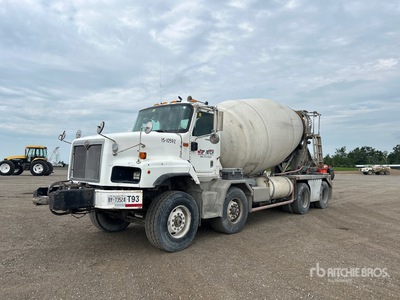 2003 International 5600i 8x4 Twin-Steer شاحنة خلاط