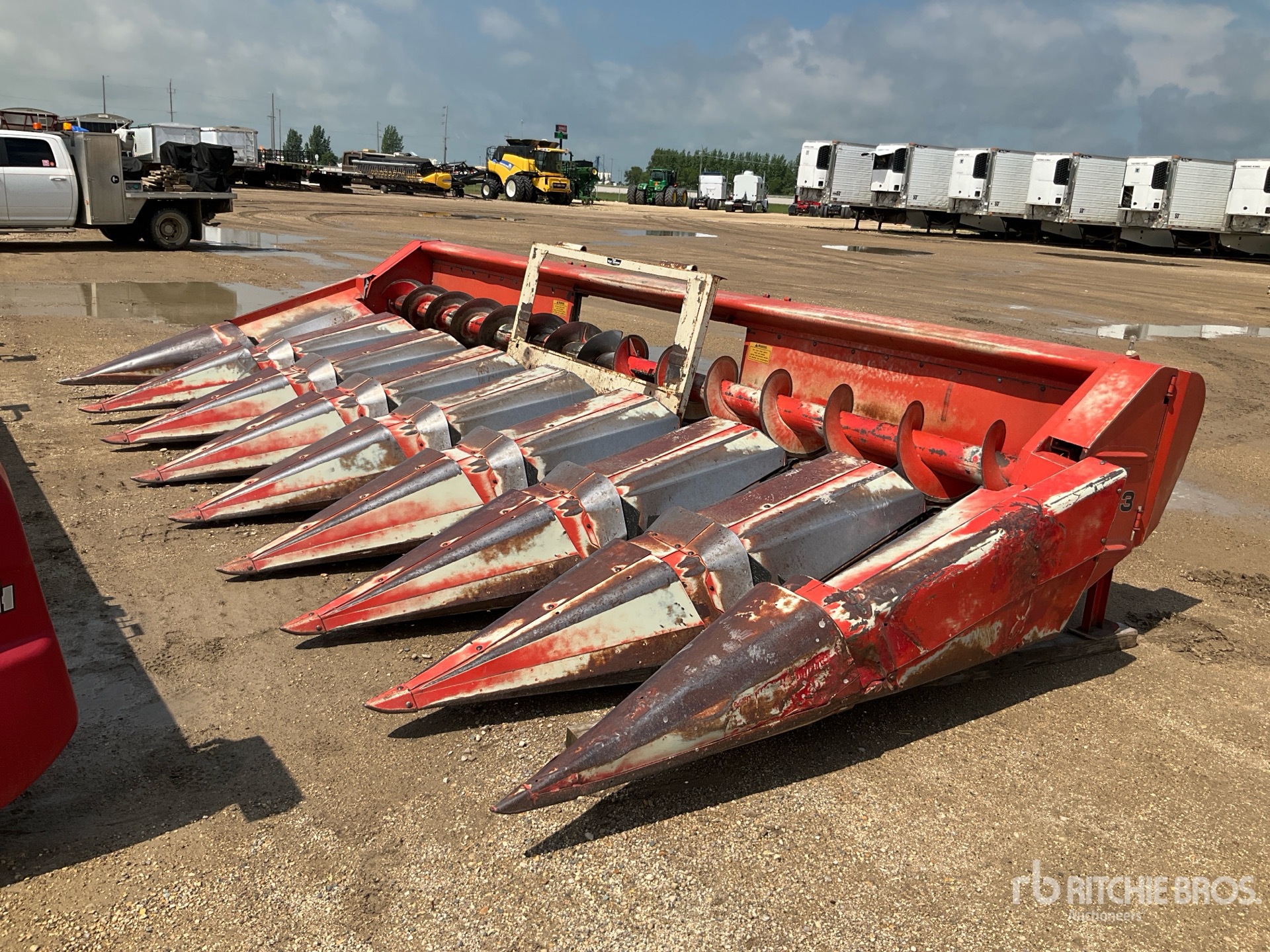 Massey 1183 8 Row Corn Combine Header
