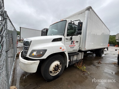 2022 Hino 268 4x2 Furgoneta caja cerrada (Inoperable)