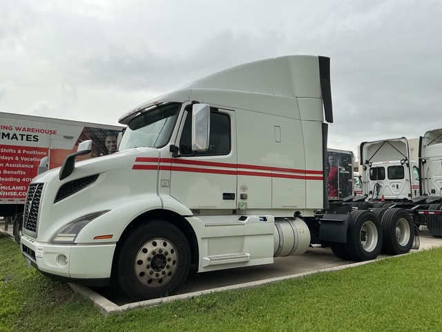 2020 Volvo VNR 6x4 T/A Sleeper Truck Tractor