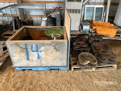 Quantity of (40) Tractor Seats Pièces divers
