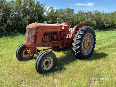 Cockshutt 40 Antique Tractor (Inoperable)