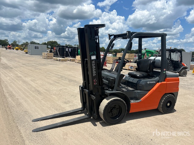 2021 Toyota 8FGU32 6500 lb Pneumatic Tire Forklift