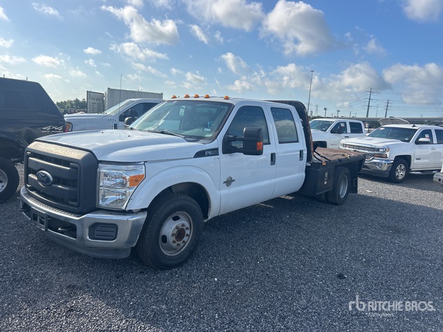 2016 Ford F-350 XL 4x2 Extended Cab Flatbed Truck