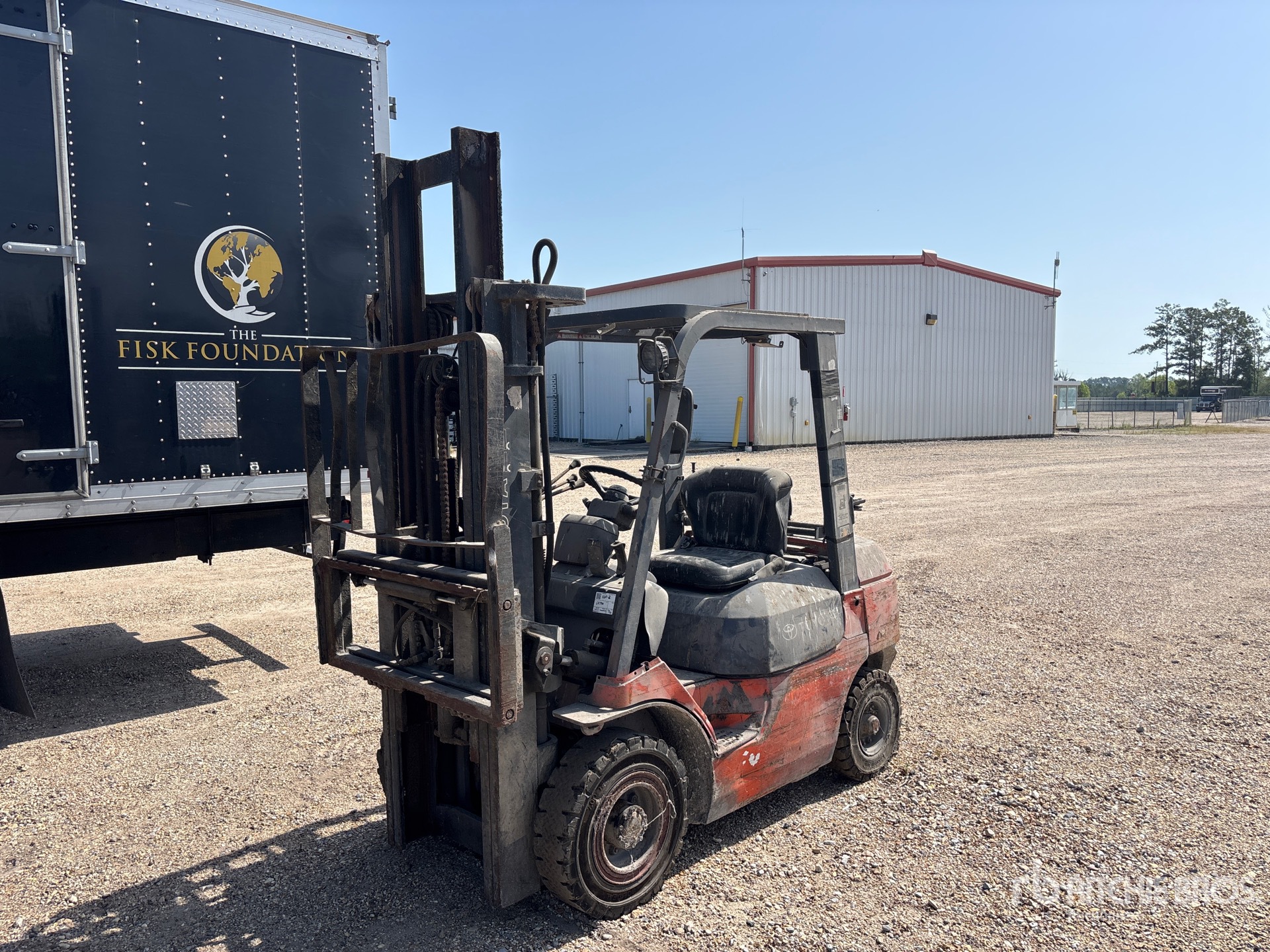 2000 Toyota 7FGCU25 3750 lb Pneumatic Tire Forklift