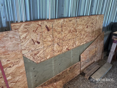Quantity of (4) 8 ft X 4 ft OSB Boards Divers - Magasin, entrepôt, consommateur