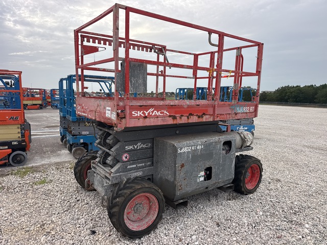 2018 Skyjack SJ6832RT Dual Fuel 4x4 Scissor Lift