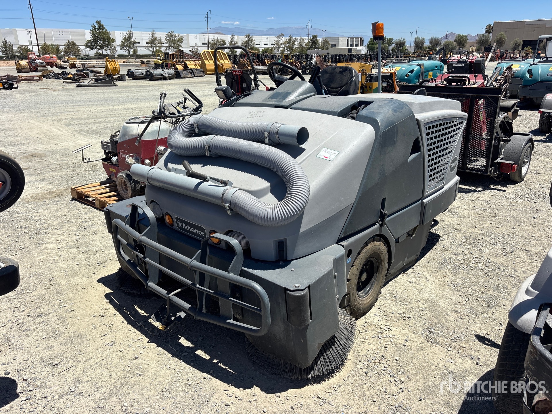 2018 Advance SW8000 Ride-On Floor Scrubber
