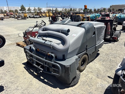 2018 Advance SW8000 Ride-On Floor Scrubber