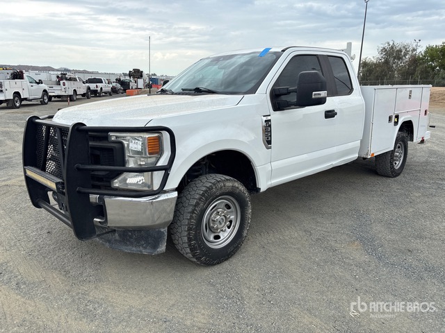 2022 Ford F-350 XL 4x4 Extended Cab Service Truck