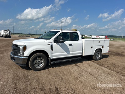 2018 Ford F-350 4x2 Extended Cab Utility Truck