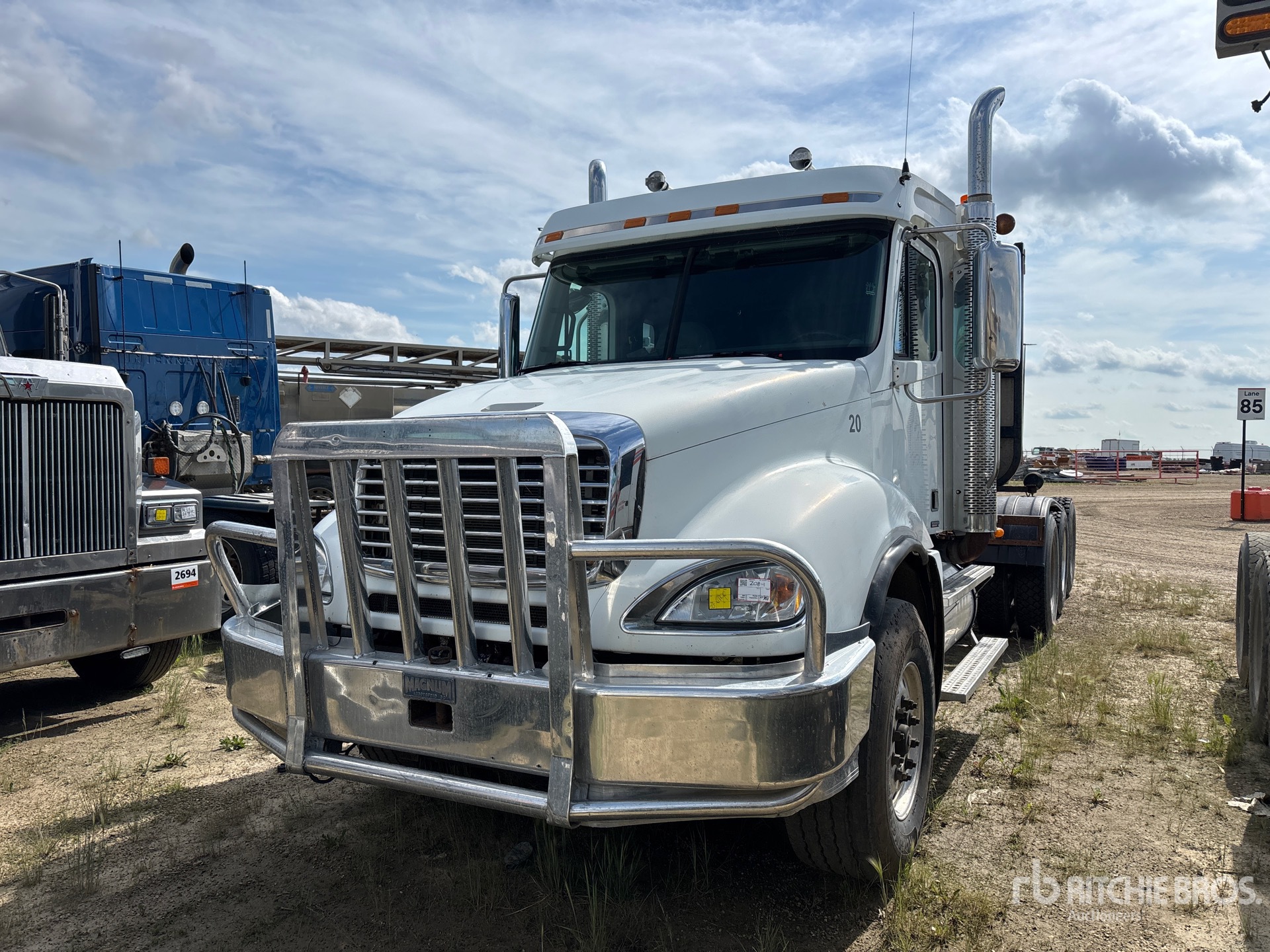 2007 Freightliner Columbia 120 8x6 Tri/A Sleeper Truck Tractor (Inoperable)