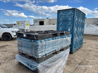 Quantity of North American Collapsible Storage Boxes ورش و مخازن متنوعة