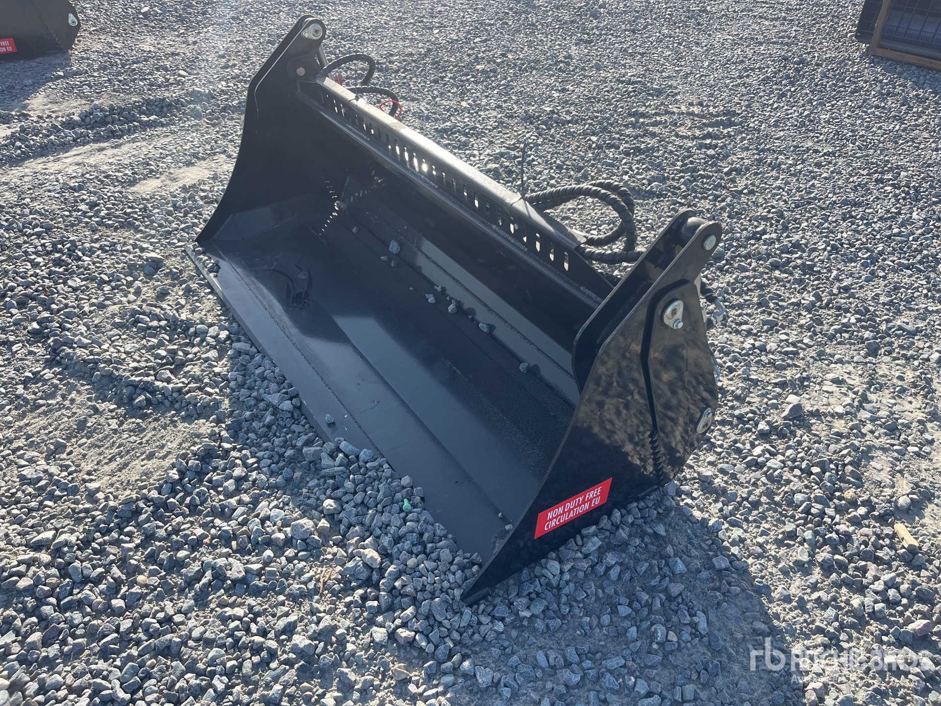 2026 GIYI GY-KH72F 1800 mm Q/C Multi-Purpose Skid Steer Bucket (Unused)
