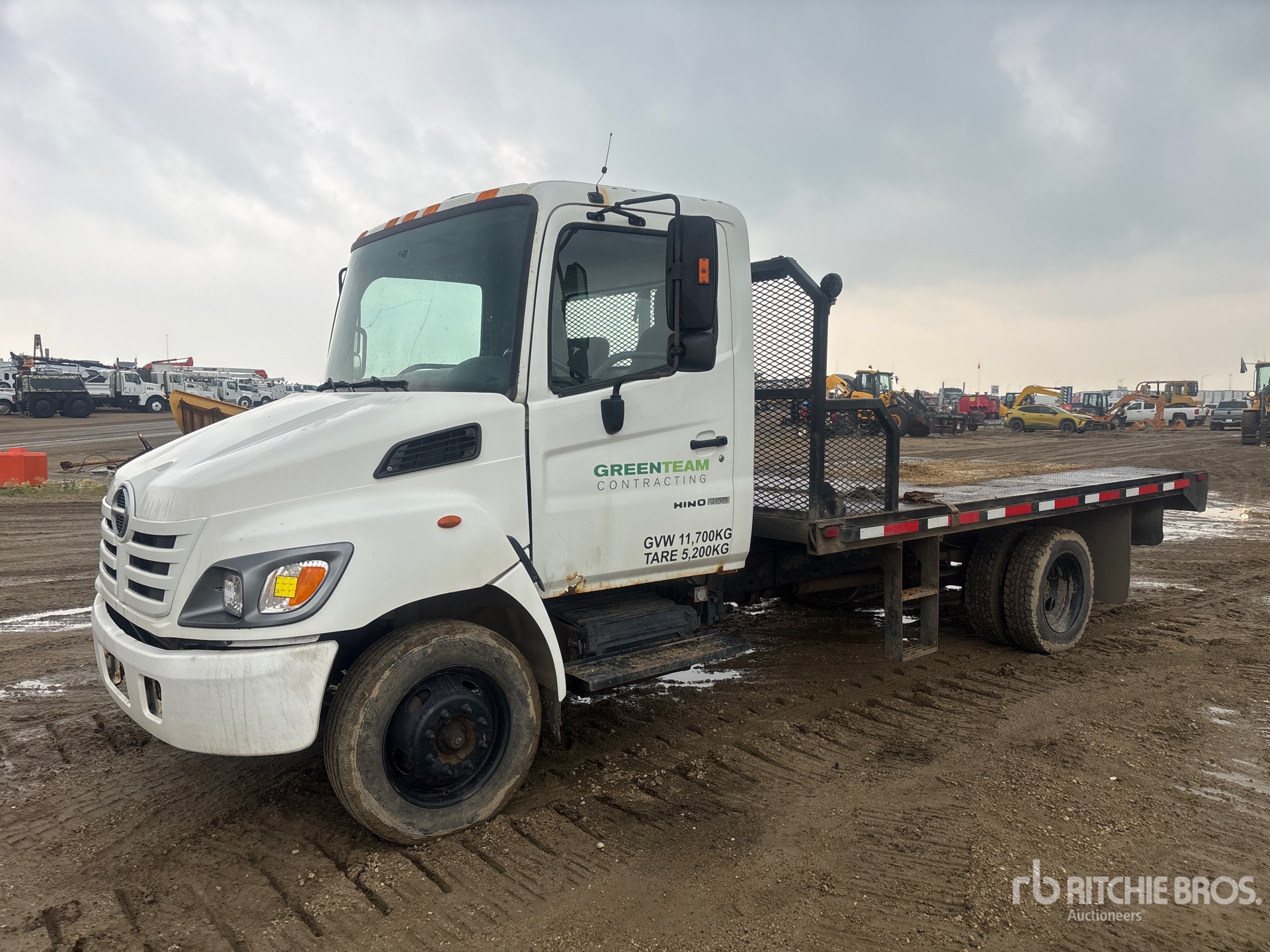 2005 Hino FB165 4x2 Flatbed Truck